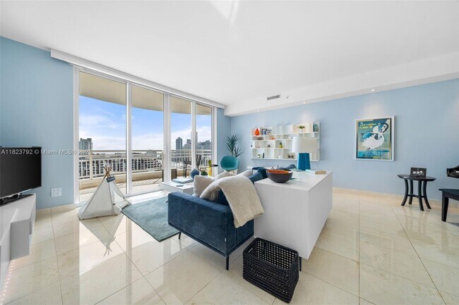 Building Photo - 848 Brickell Key Dr