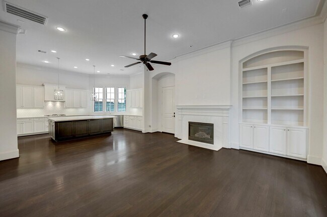 Foto del edificio - 7505 Awty School Ln