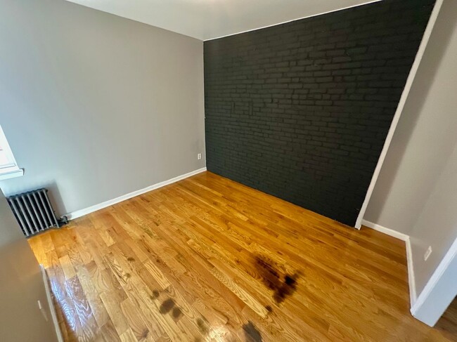 Building Photo - 366 4th St