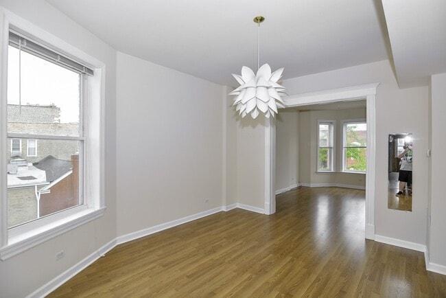 Building Photo - 2145 W Chicago Ave