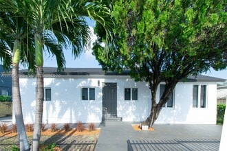 Building Photo - 2324 NW 14th Ave