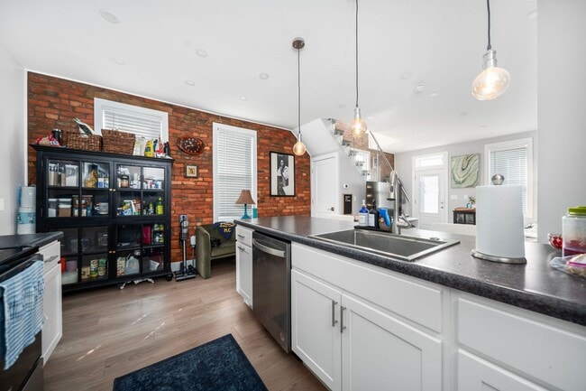 Building Photo - EAST FRANKLINTON ARTIST DISTRICT!  SUNNY NEWLY RENOVATED HOME on DOUBLE LOT