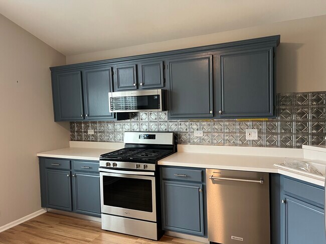 Foto del edificio - 401 Cromwell Cir