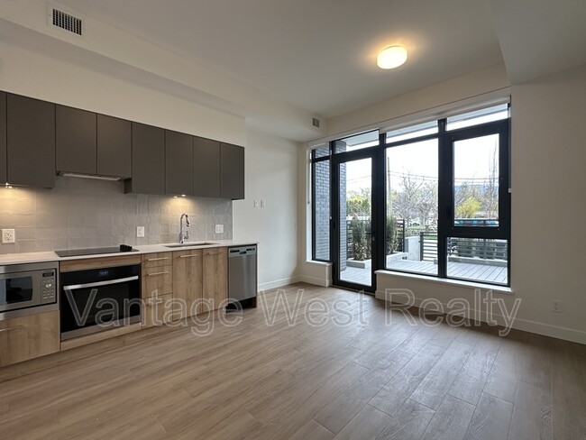 Building Photo - 3801-3801 Capozzi Rd