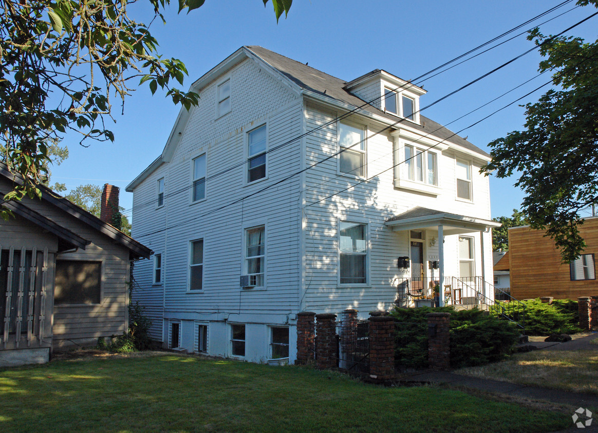 Building Photo - 839-841 Liberty St NE