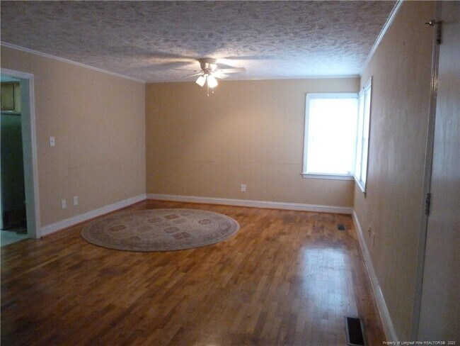 Building Photo - 813 Poplar Dr