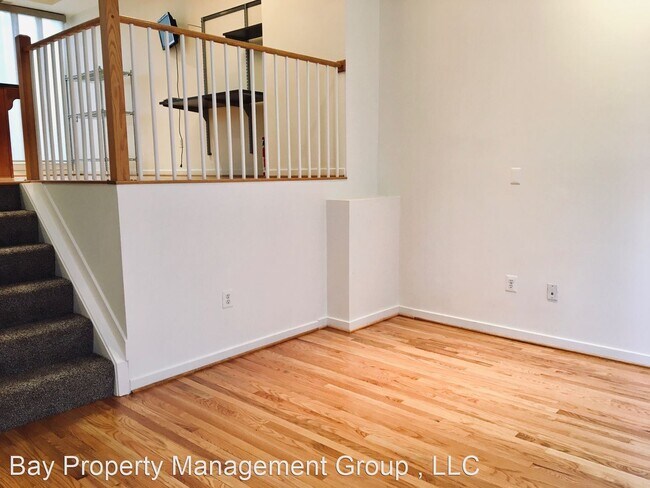 Building Photo - 3 br, 2.5 bath House - 118 Station North Mews