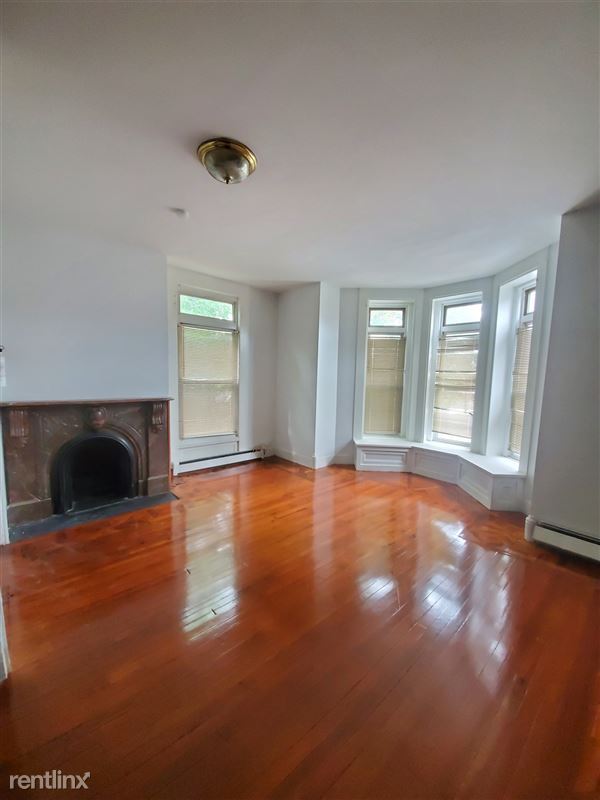 Primary Photo - 1494 Chapel St