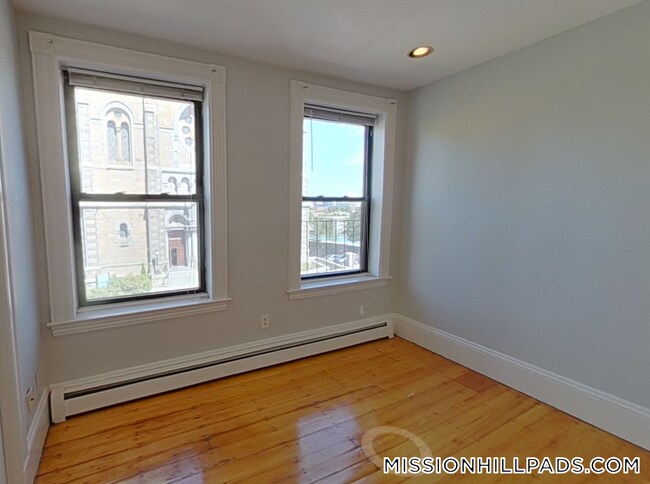 Building Photo - 1540 Tremont St