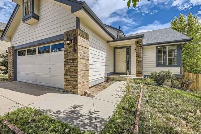 Foto del edificio - Beautifully Remodeled 3 Bed/2 Bathroom Home in Roxborough Neighborhood! Available NOW!