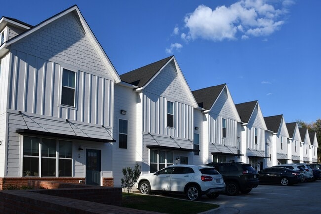 Building Photo - Henderson Townhomes