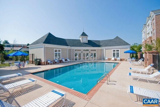 Building Photo - 985 Glenwood Station Ln