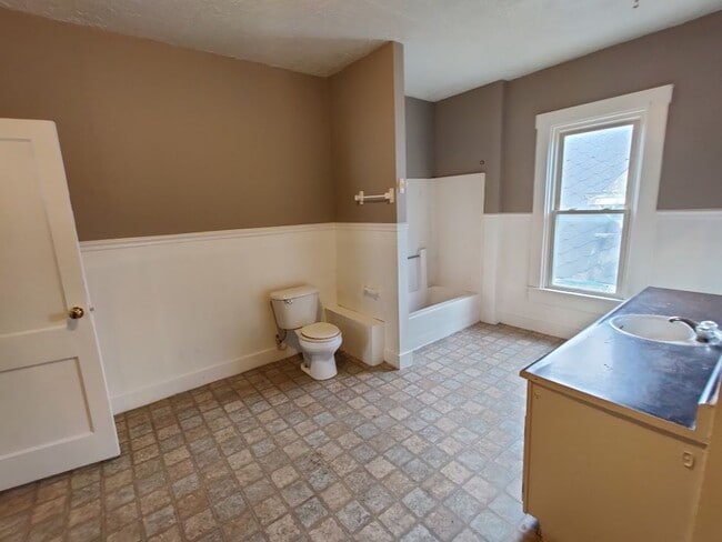 Foto del edificio - 3-113 N Tompkins St