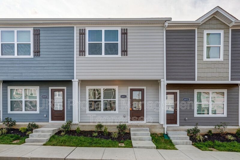 Foto principal - 8070 Logan Dr