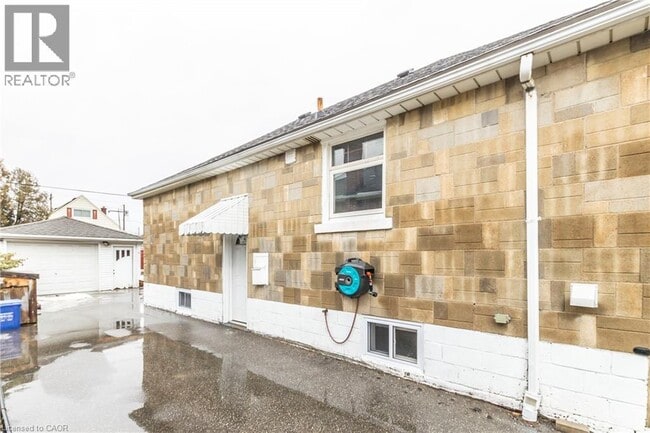 Building Photo - 146 Glencarry Ave