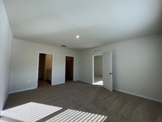 Building Photo - 2216 Elmsford Pt