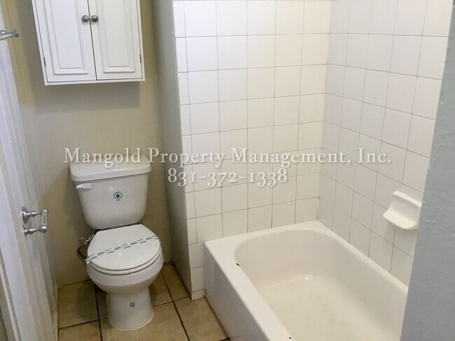 Foto del edificio - 2 Bed 1 Bath  New Monterey Home with Scenic Bay Views and Spacious Yard