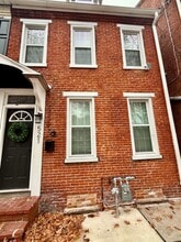 Building Photo - 521 Locust St