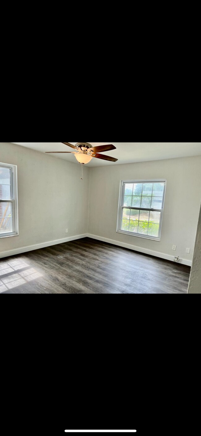 Building Photo - 1211 N McMullen Booth Rd