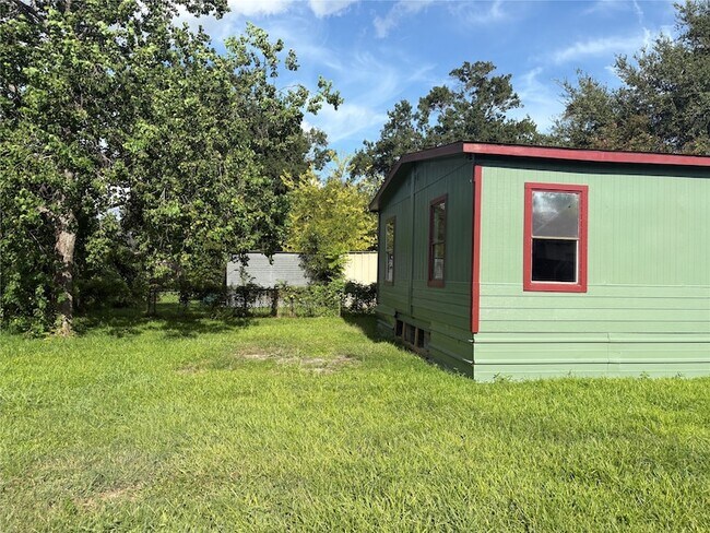 Building Photo - 16211 N Shore Dr