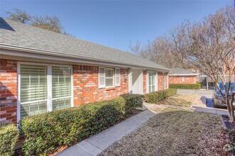 Building Photo - 1029 Roaring Springs Rd