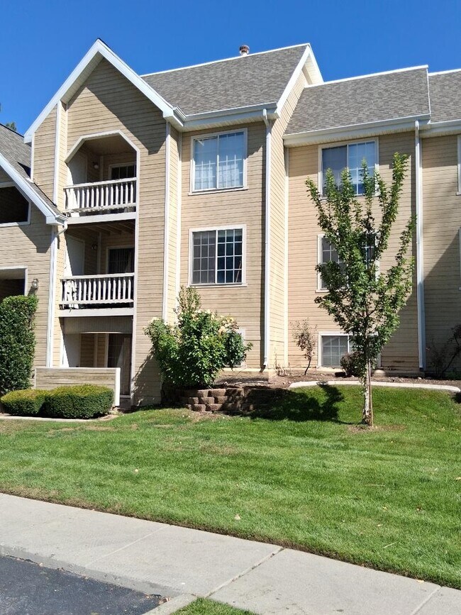 Building Photo - 1190 E Waterside Cv