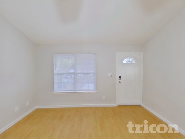 Building Photo - 2024 Duke Adam St