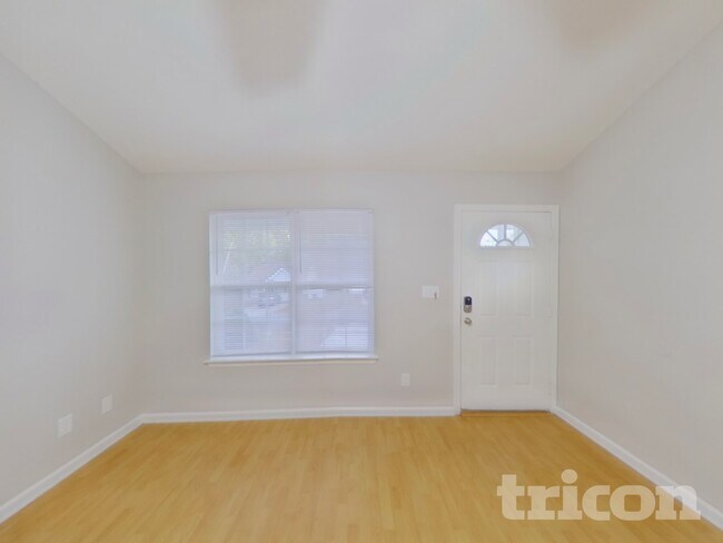 Foto del edificio - 2024 Duke Adam St