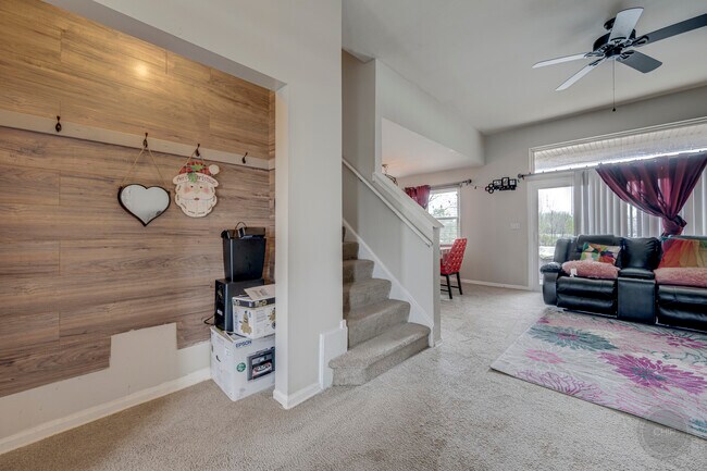 Building Photo - 2214 Henning Pl