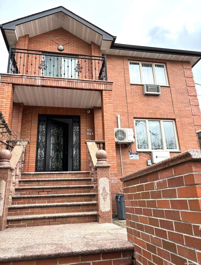 Foto principal - 82-52 164th Pl