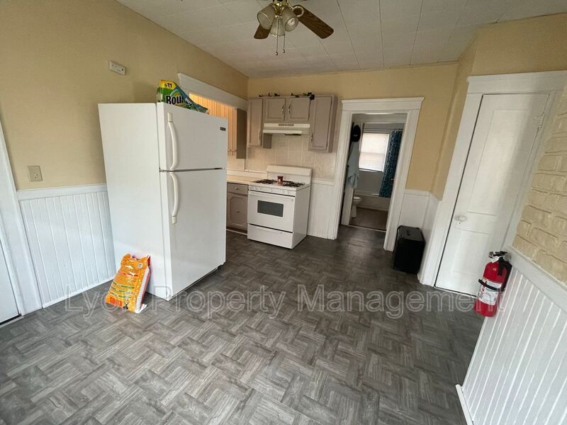 187 Sisson St Unit 2, Pawtucket, RI 02860 Condo for Rent in Pawtucket