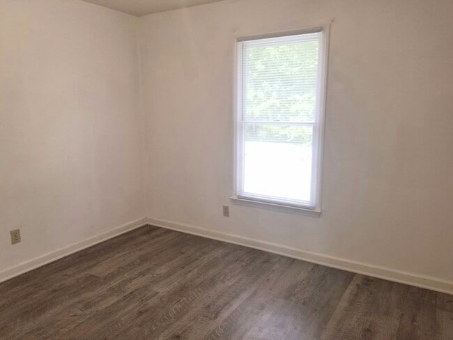 Building Photo - 2 BR duplex near Four Seasons, Twin Lakes