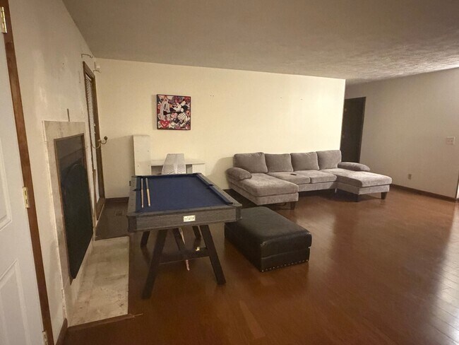 Foto del edificio - 6808 Sugarbin Ln