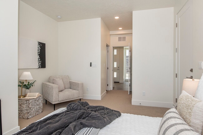 Building Photo - 478 E Violets Cv Ln