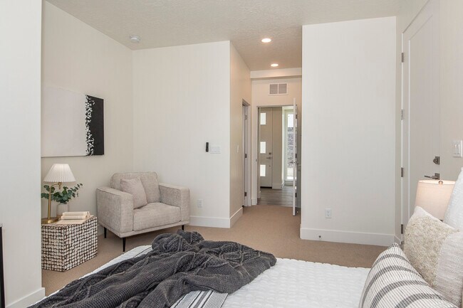 Building Photo - 516 Violets Cove Ln