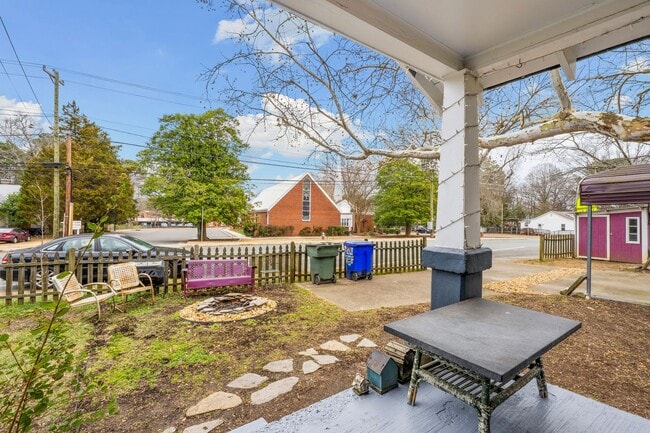 Building Photo - 2be/1ba House in the Heart Of Carrboro with Gym & Sauna