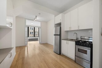 Building Photo - 308 W 82 St