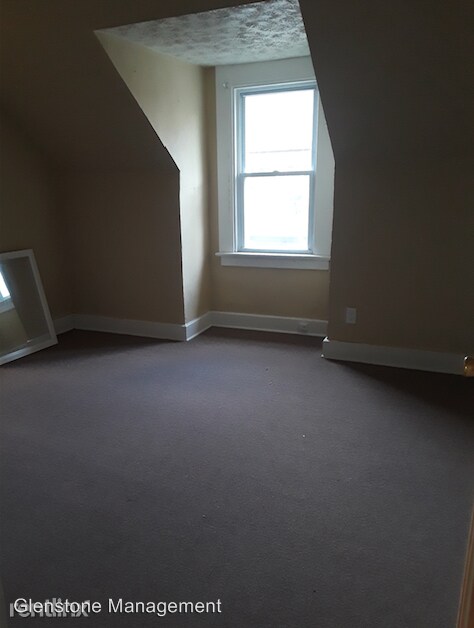 Building Photo - 187 Camp St