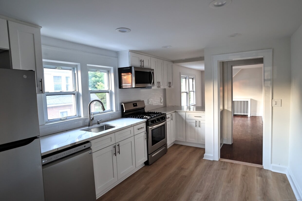60 Weaver St Unit 3, Greenwich, CT 06831 Room for Rent in Greenwich