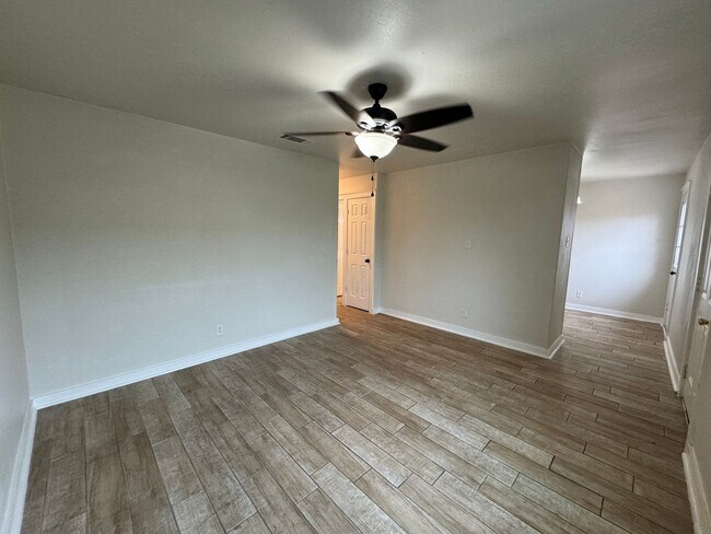 Foto del edificio - 2316 Andover Dr