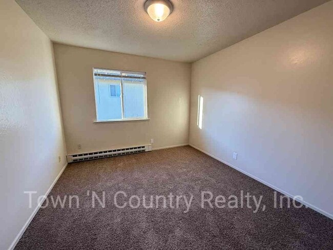 Building Photo - 250 E Romie Ln