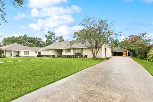Building Photo - 12037 Oak Haven Ave