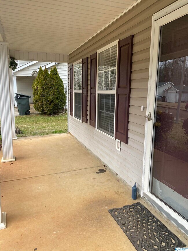 Building Photo - 160 Sandy Hollow Dr NW