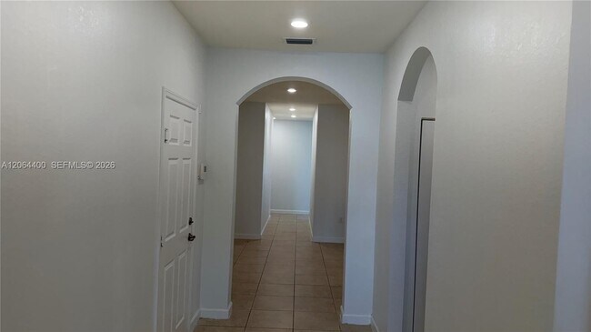 Building Photo - 737 SE 37th Pl