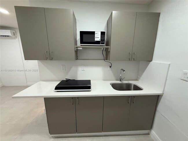 Foto del edificio - 4711 SW 27th St