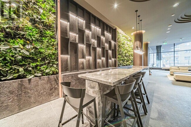 Photo du bâtiment - 120 Broadway Ave