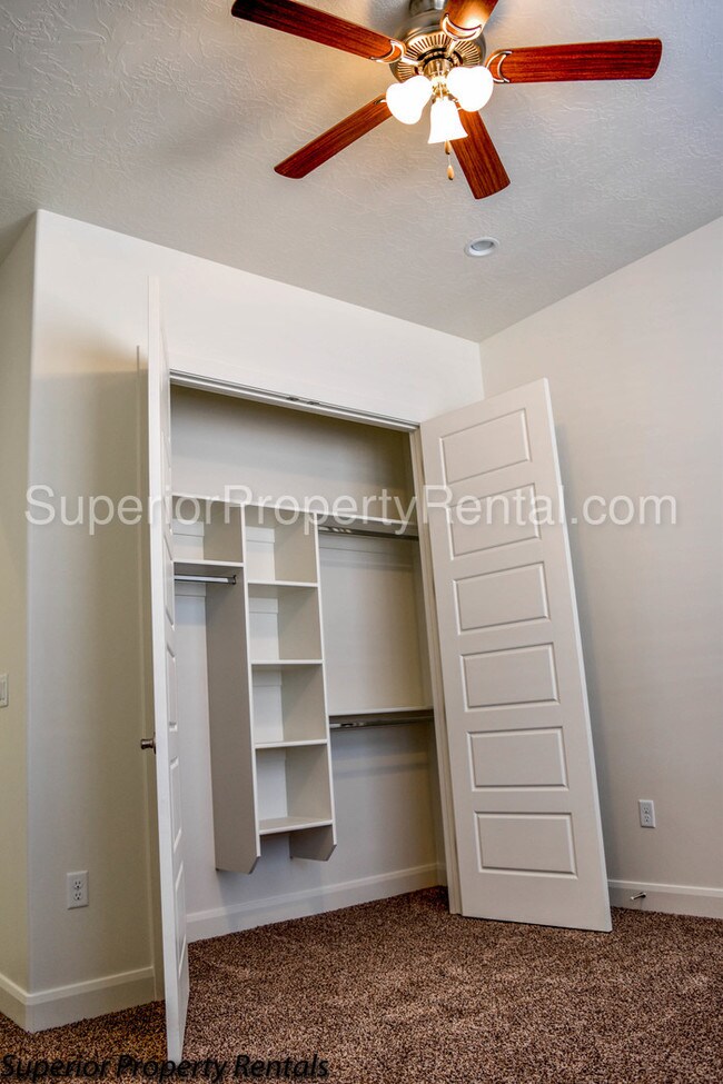 Building Photo - Nice 4 Bed, 2.5 Bath Home with 3 Car Garage