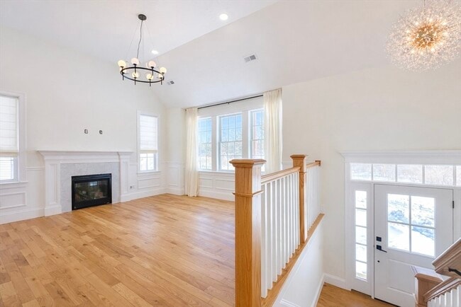 Building Photo - 261 Main St