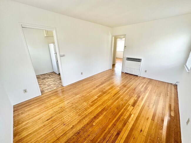 Foto del edificio - Bright & Private Top-Floor 2BR in Alamitos Beach