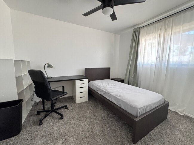 Foto del edificio - 907 E Broadmor Dr